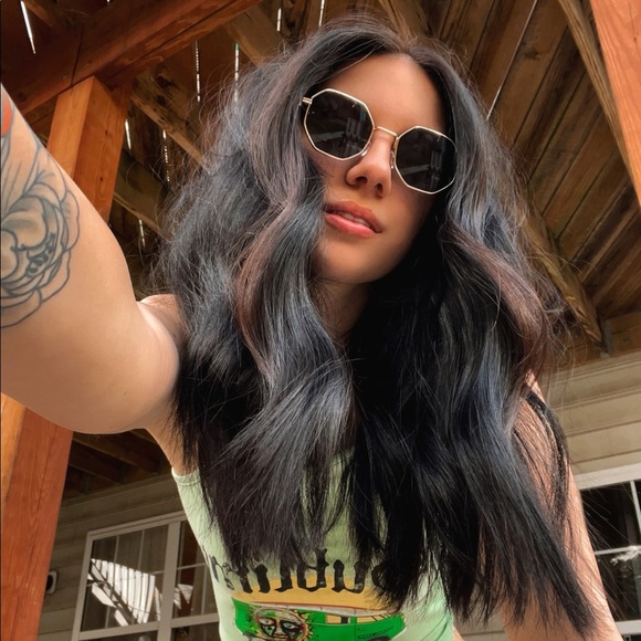 Meet your Posher, Abbey - Picture 1 of 1